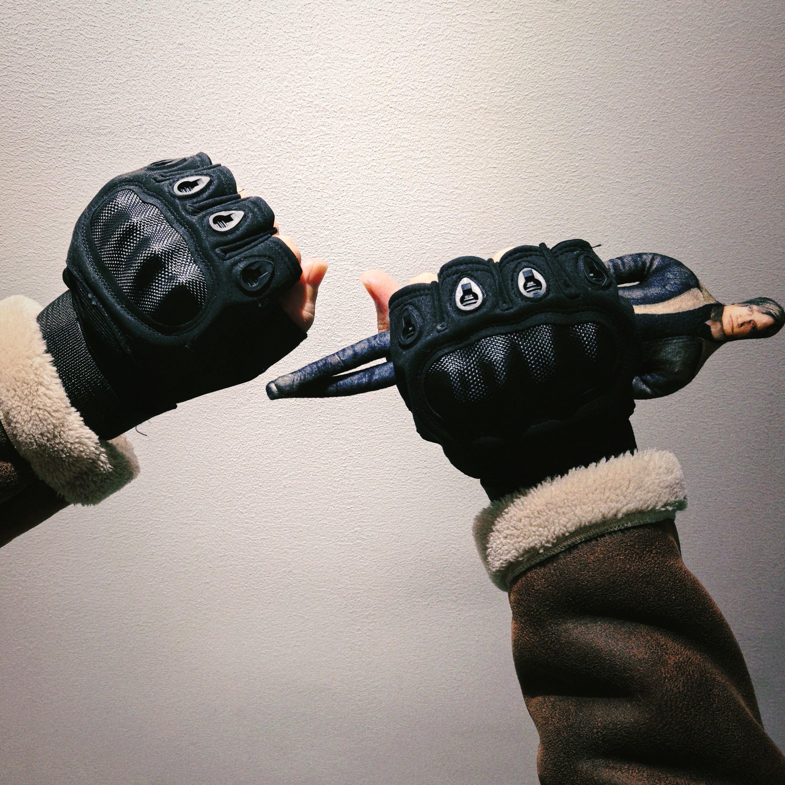 Resident Evil Leon Inspired Ta - Cut Resistant Glove recensione e prezzo